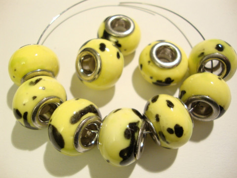 Pandora style -helmi keltainen / musta 11 x 15 mm