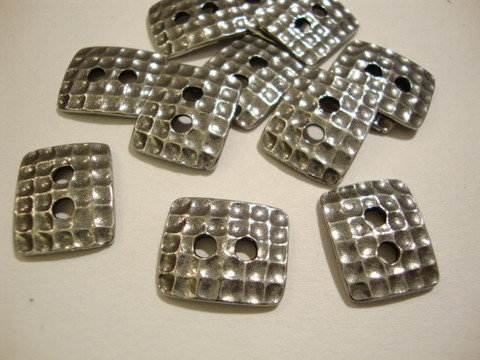 TierraCast Metallinappi kulmikas 'Taottu' hopeoitu 15 x 13 mm
