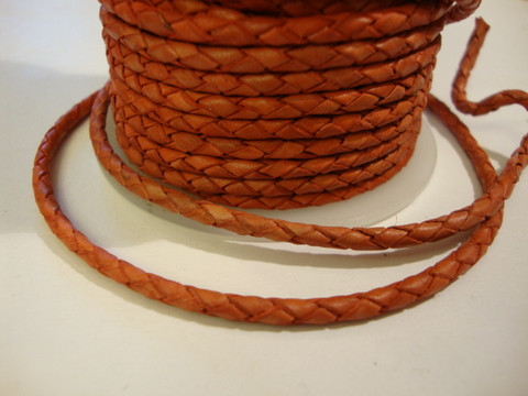Nahkanauha punottu tummanpunainen pyöreä 3 mm (m-erä 1 m)
