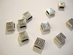 Metallihelmi nauhalle (slider) hopeoitu Spiraali sisämitta 6 x 2 mm