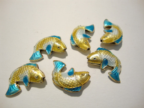Cloisonne helmi turkoosi / kulta kala 20 x 15 mm
