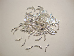 Metallihelmi hopeoitu putki kaareva 1,2 x 8 mm (30 kpl/pss)