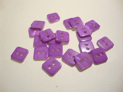 Helmiäisnappi lila/violetti neliö 11 mm