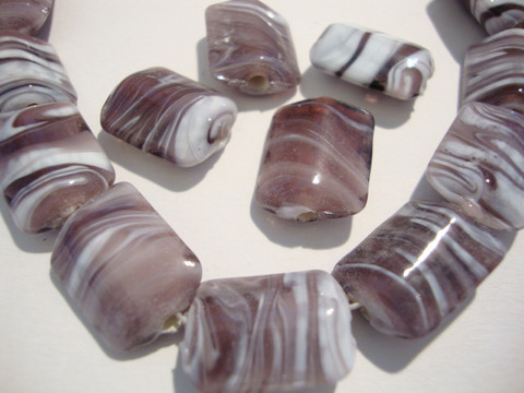 Lasihelmi suorakaide violetti/valkoinen 15 x 12 mm (4 kpl/pss)
