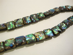 Abalone / Paua simpukkahelmi litteä kulmikas 10 x 10 mm (10/pss)