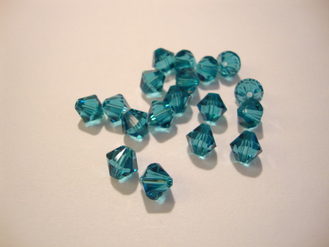 Swarovski kristallihelmi Indicolite turkoosi/vihreä bicone 6 mm (4/pss)