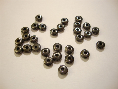 TierraCast Metallihelmi/välihelmi Heishi musta nuggetti 5 mm (20/pss)