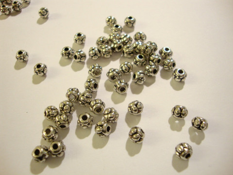 Metallihelmi rondelli hopeoitu 4 x 5 mm (20 kpl/pss)