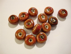 Keramiikkahelmi punainen rondelli 5x10 mm (10/pss)