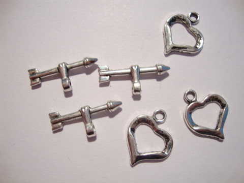 Salpalukko Sydän ja nuoli hopeoitu12,5 x 19 mm (4 kpl/pss)