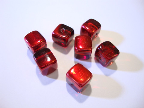 Tsekkiläinen lasihelmi 'Magic' Siam punainen kuutio 8 x 9 mm (2 kpl/pss)