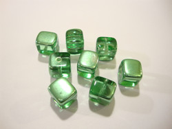 Tsekkiläinen lasihelmi 'Magic' Peridot vihreä kuutio 8 x 9 mm (2 kpl/pss)