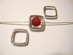 Metallihelmi/helmikehys (helmihäkki) hopeoitu 14 mm, sisämitta 8 mm helmelle (2 kpl/pss)