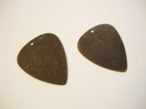 Vintaj Guitar Pick (plektra) korupohja/laatta 31 x 26,5 mm
