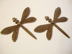 Vintaj Queen Dragonfly -sudenkorentoriipus 35 x 30 mm