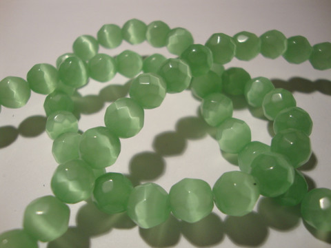 Kissansilmälasihelmi vaalea vihreä särmikäs pyöreä 8 mm (10 kpl/pss)