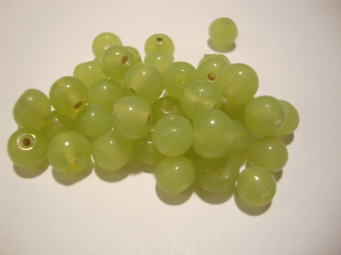 Opaakki lasihelmi limen vihreä pyöreä 6 mm (30 kpl/pss)