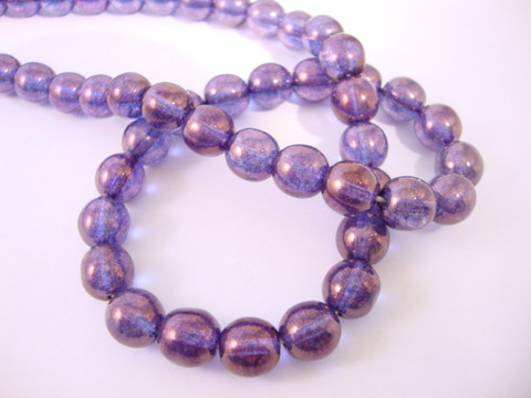 Tsekkiläinen lasihelmi violetti (lila) hohtava pinta pyöreä 8 mm (20/pss)