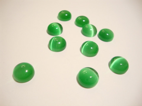 Kapussi smaragdin vihreä kissansilmälasi puolipyöreä 10 mm (10 kpl/pss)