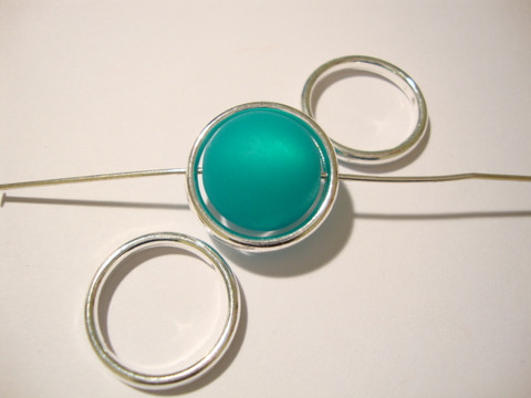 Metallihelmi/helmikehys (helmihäkki) hopeoitu pyöreä 25 mm (2 kpl/pss )