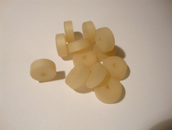 Polarishelmi luonnonvalkoinen (cream) matta rondelli 12 mm