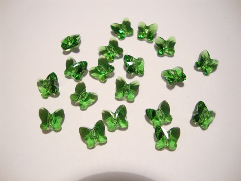 Swarovski kristallihelmi vihreä perhonen 6 mm (2 kpl/pss)