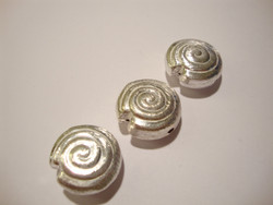 Metallihelmi hopeoitu Simpukka 20 mm