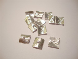 Metallihelmi/helmihattu hopeoitu hohtava Aaltoileva neliö viipale 10 mm (6/pss)
