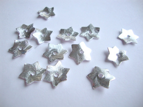 Metallihelmi/helmihattu hopeoitu hohtava Tähti 10 mm (10 kpl/pss)