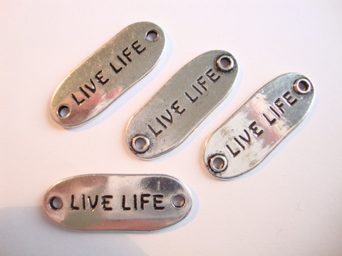 Korulinkki / riipus 'Live life' 33 x 13 mm, reikien halkaisija 2 mm (2 kpl/pss)