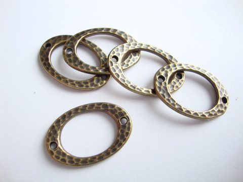 TierraCast Korulinkki Taottu ovaali pronssi 24 x 16 mm