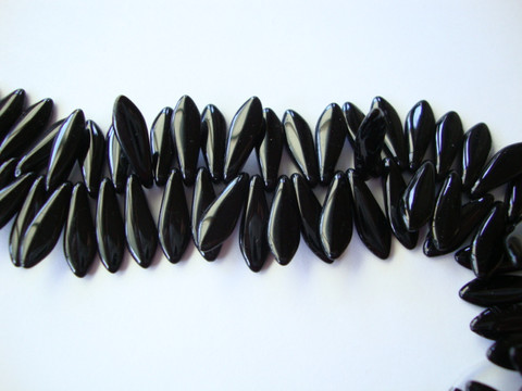 Tsekkiläinen lasihelmi Jet musta tikari / pisara 15,5 x 5 mm (10 kpl/pss)