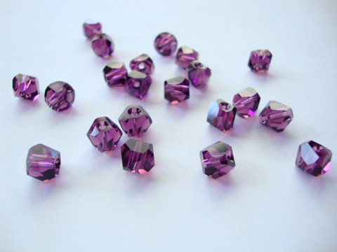 Swarovski kristallihelmi ametisti Graphic 6 mm (2 kpl/pss)