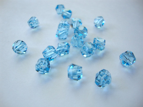 Swarovski kristallihelmi akvamariinin sininen Graphic 6 mm (2 kpl/pss)