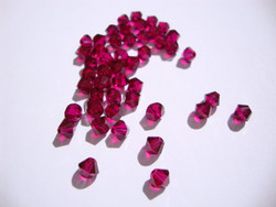 Swarovski kristallihelmi rubiinin punainen bicone 4 mm (5 kpl/pss)