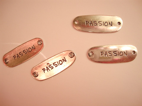 Korulinkki / riipus 'Passion' 40 x 15 mm, reikien halkaisija 2 mm (2 kpl/pss)