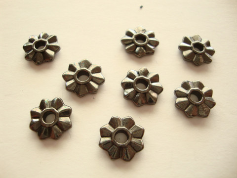 TierraCast Niitinkoriste 8-lehtikukka musta 10,5 mm/reikä 2,5 mm (2 kpl/pss)