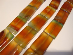 Akaatti punainen-vihreä suorakulmio 30 x 20 mm (10 kpl/pss)