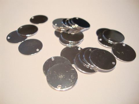 Riipus/nimilaatta hopeoitu pyöreä 12 mm, perusmetalli messinki (20 kpl/pss)