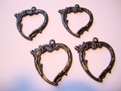 Vintaj Arte Metal sydänriipus 27 x 25 mm