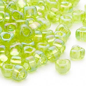 Miyuki siemenhelmi kolmio 4x4x3 mm Iris limen vihreä TR1153 (10 g/pss)