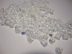 Miyuki siemenhelmi kolmio 4x4x3 mm kirkas-valkoinensisus TR1104 (10 g/pss)