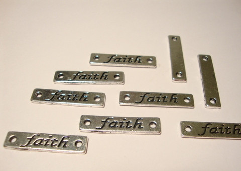 Korulinkki / riipus Faith hopeoitu 6 x 25 mm, reikien halkaisija n. 2 mm (4 kpl/pss)