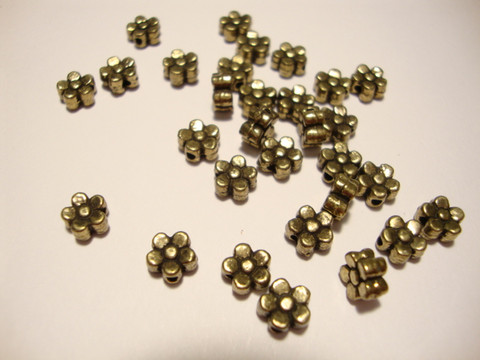 Metallihelmi pronssi pieni kukka 5,5 mm  (30/pss)