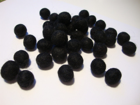 Huovutettu helmi musta n. 10 mm (5 kpl/pss)