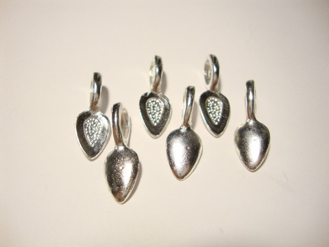 Riipuspidike liimattava hopeoitu 17 x 6 mm (4 kpl/pss)