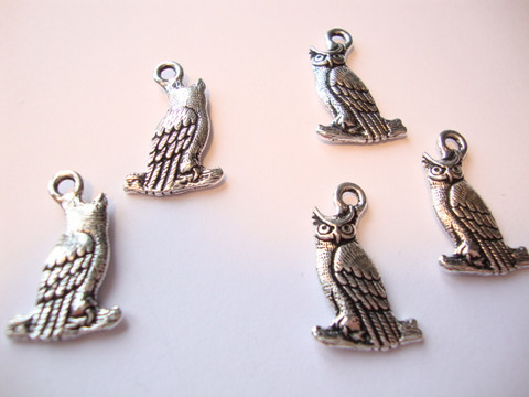 TierraCast riipus Pöllö hopeoitu 22 x 14 mm