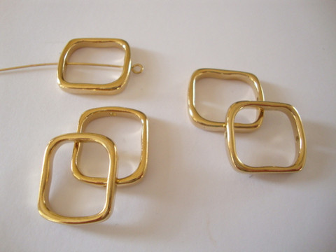 Metallihelmi/helmikehys (helmihäkki) kullattu neliö 22 x 20 mm (2 kpl/pss)