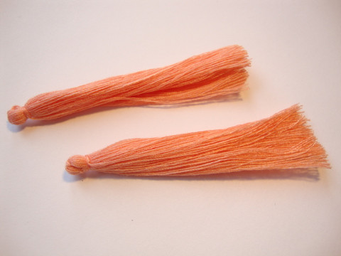 Tasselitupsu koralli/oranssi n. 70 mm (2 kpl/pss)