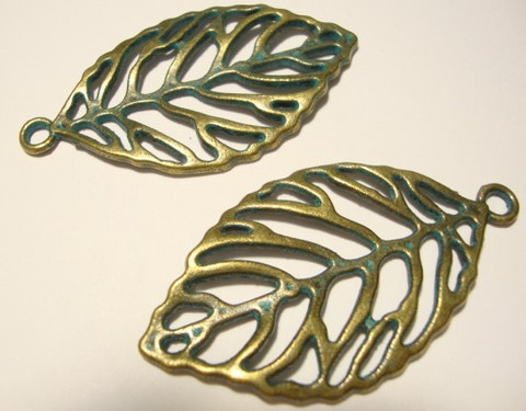 Boho riipus Lehti kuparipatina 48 x 26 mm